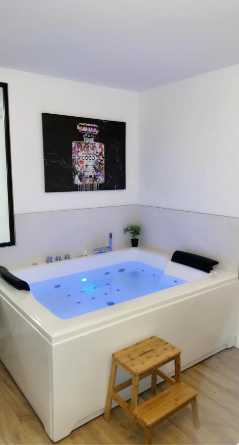 L'AppartE Black Superbe Appartement Pop ! Besançon Eksteriør billede