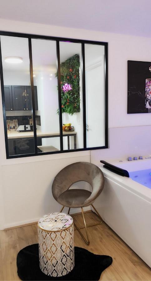 L'AppartE Black Superbe Appartement Pop ! Besançon Eksteriør billede