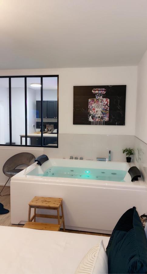 L'AppartE Black Superbe Appartement Pop ! Besançon Eksteriør billede