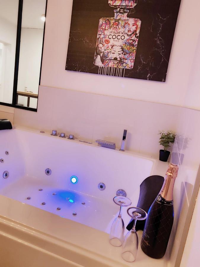 L'AppartE Black Superbe Appartement Pop ! Besançon Eksteriør billede