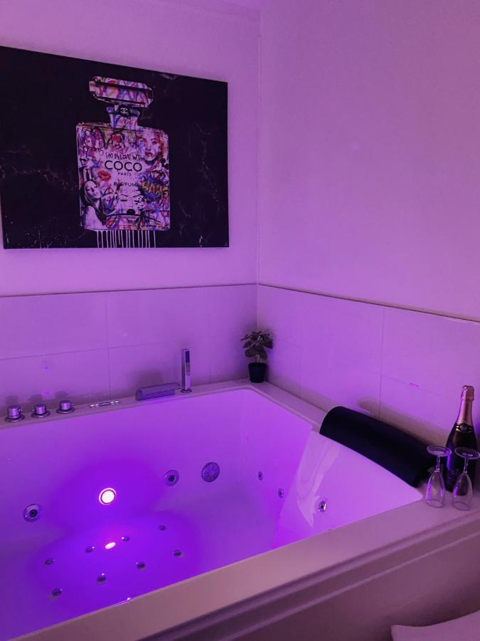 L'AppartE Black Superbe Appartement Pop ! Besançon Eksteriør billede