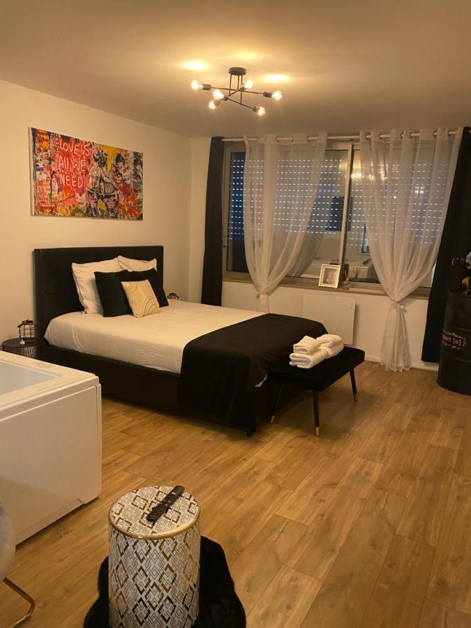 L'AppartE Black Superbe Appartement Pop ! Besançon Eksteriør billede